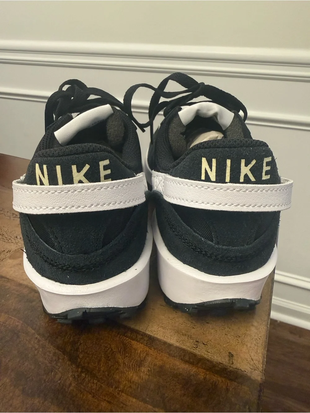 Nike Women's Waffle Debut Shoes Sz 6.5 Sneakers - Black/ White (DH9523-002)